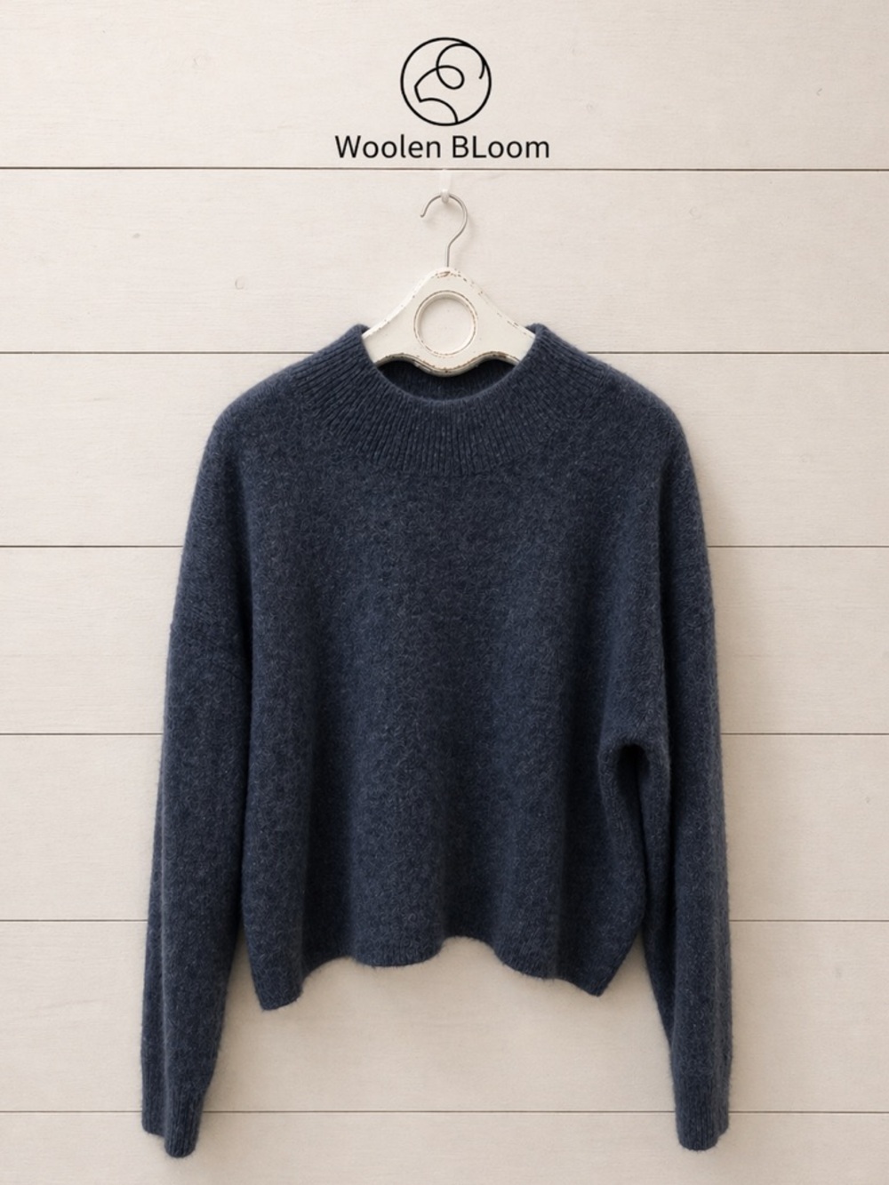 WOOLEN BLOOM Navy Blue Sweater – Size M (Women)